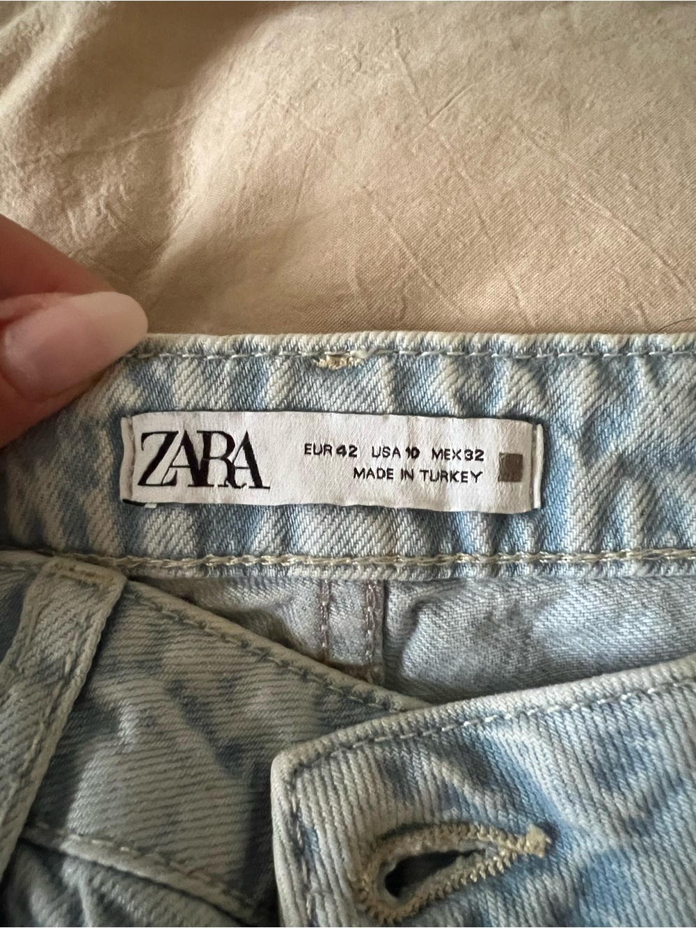 ZARA Light Blue Women's Jeans - Classic Denim